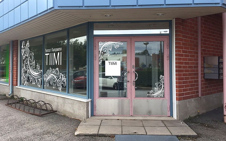 Parturi-Kampaamo Tiimi — ikkunateippaukset